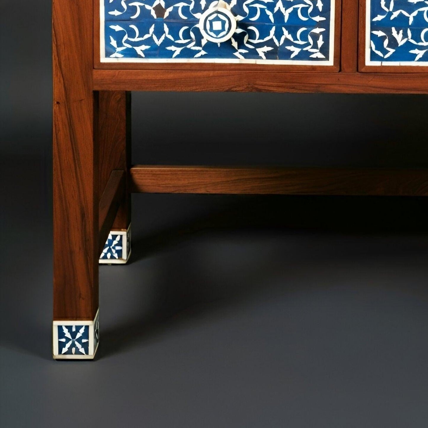 Bottom-left detail (auto-generated)